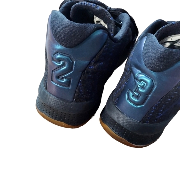 11 Jordan navy and black sneaker - Picture 7 of 8